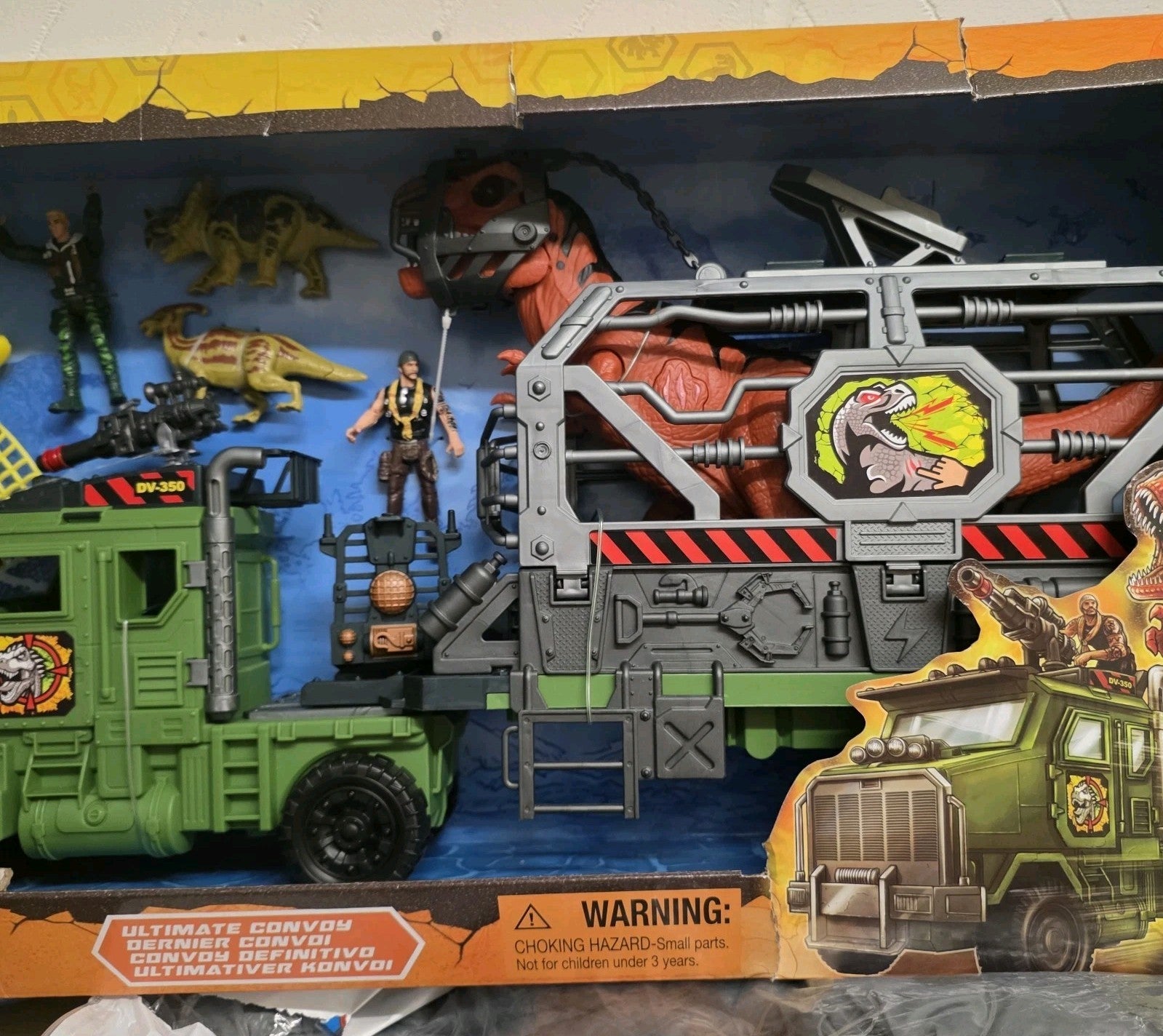 Dino Valley Light & Sounds Ultimate Convoy Playset
