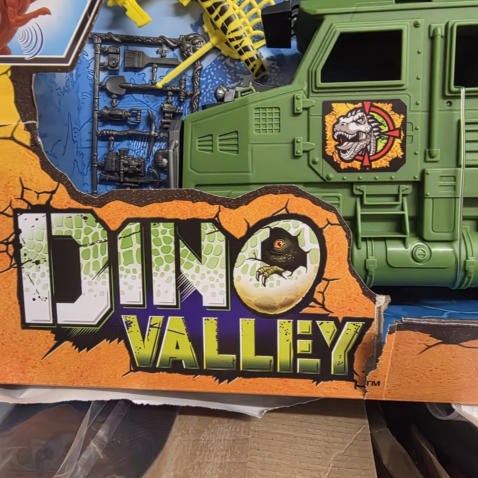 Dino Valley Light & Sounds Ultimate Convoy Playset