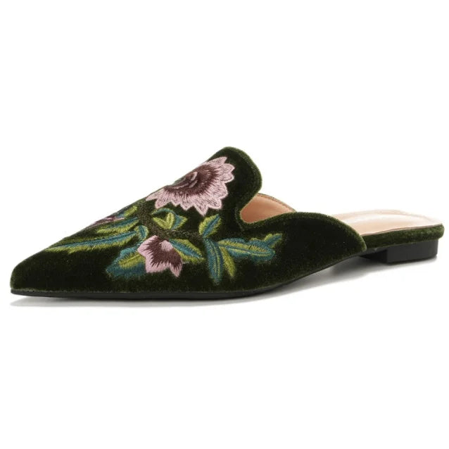 Women's Customized Rivet Pointed Sandals Flat Comfortable Casual Leather Shoes Women's Fashion slippers
