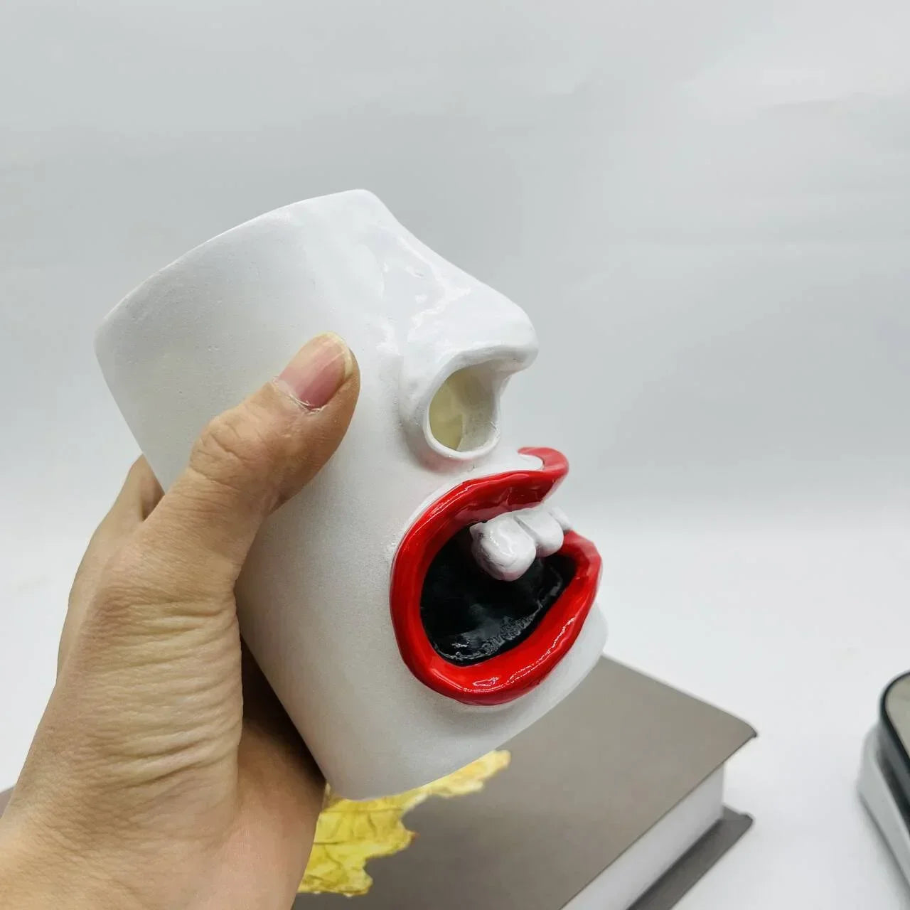 1pcs 2026New Fun Resin Facial Decoration Ornament,Napkin Dispenser Storage Box,Suitable for Bathroom,Bedroom Vanity Table,Home